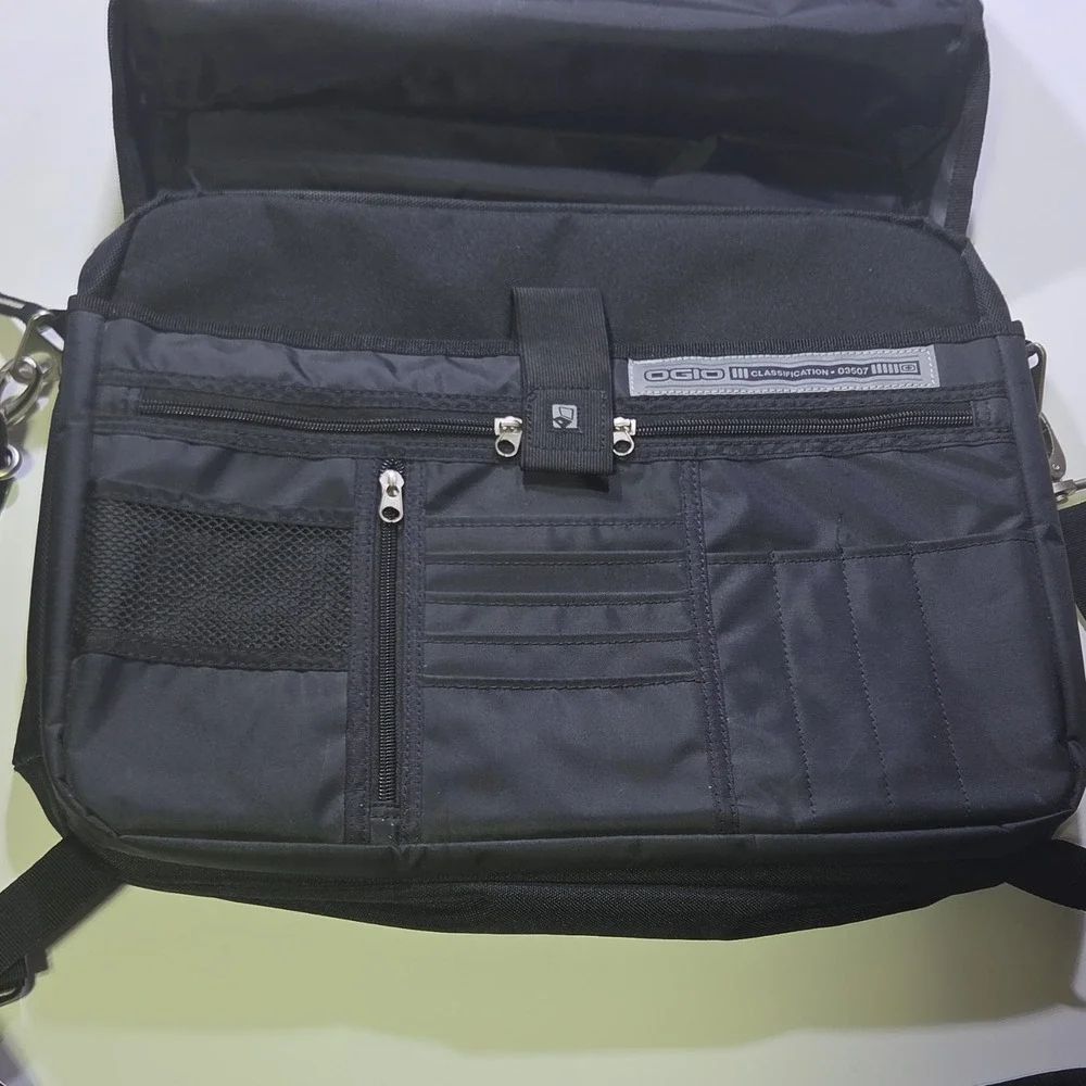 OGIO Classification 03507 Black Nylon Messenger Bag Padded Fits 15
